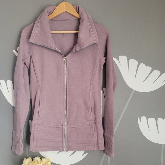 lululemon athletica Tops - Lululemon Radiant II Jacket Size 6 Full Zip Violet Verbena